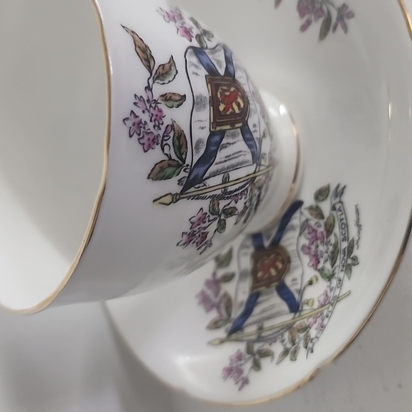 Royal Grafton Bone China Teacup and Saucer made in England - Picture 6 of 7